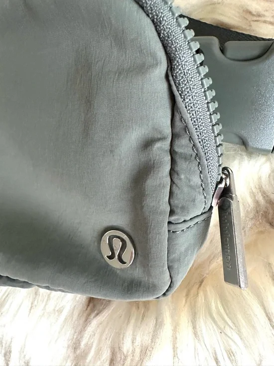 Lululemon Olive Green Lightweight Crossbody Belt Bag NWOT - Picture 7 of 9